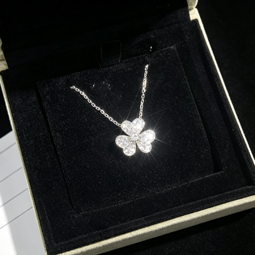 Van Cleef Frivole Pendant Small Model 18K White Gold Diamond | VCARD31800