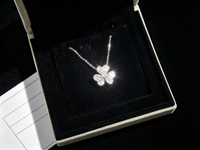 Van Cleef Frivole Pendant Small Model 18K White Gold Diamond | VCARD31800